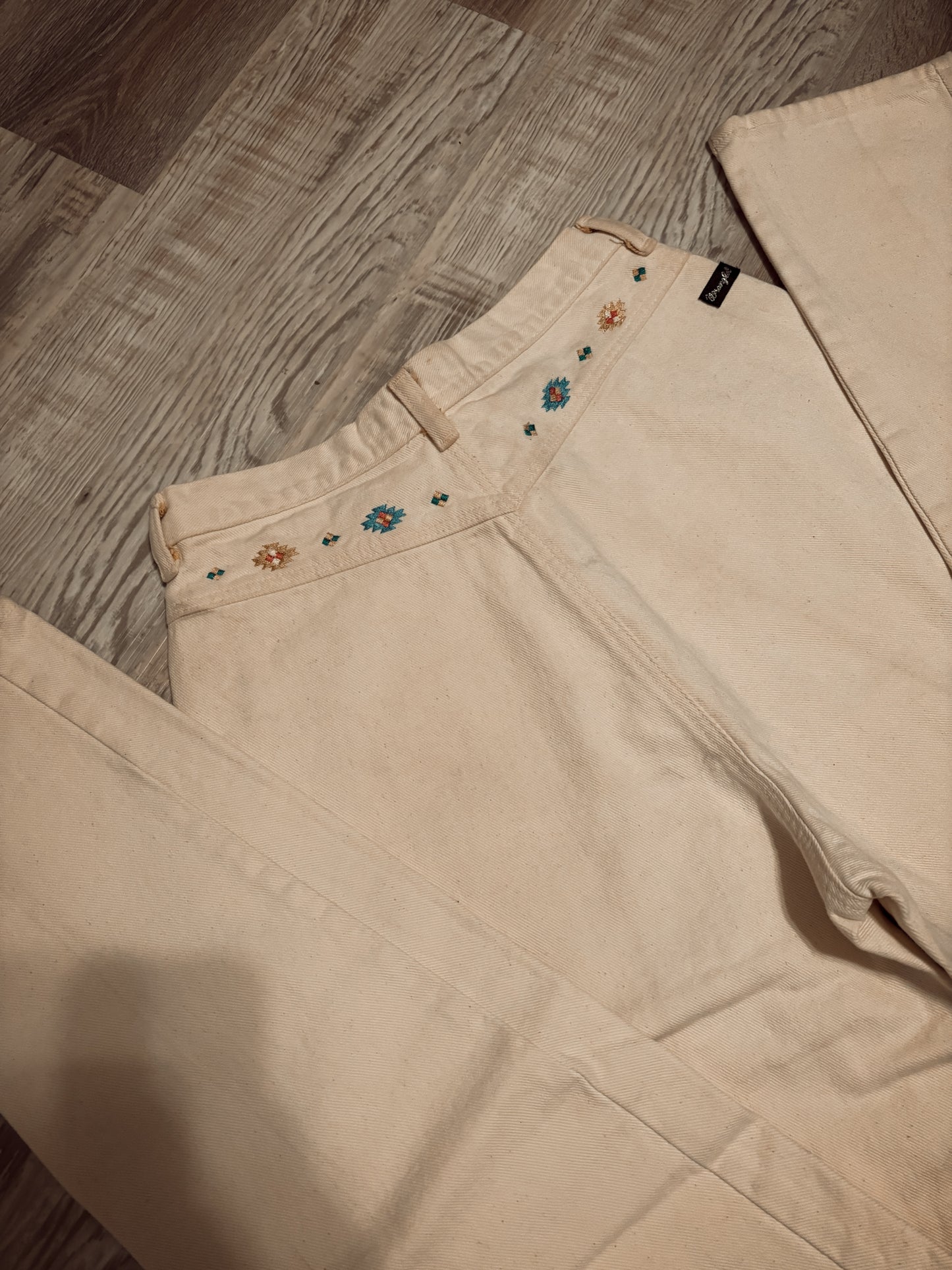 *VINTAGE*RARE* 29” EMBROIDERED AZTEC OFF-WHITE WRANGER SILVERLAKE BAREBACK JEANS