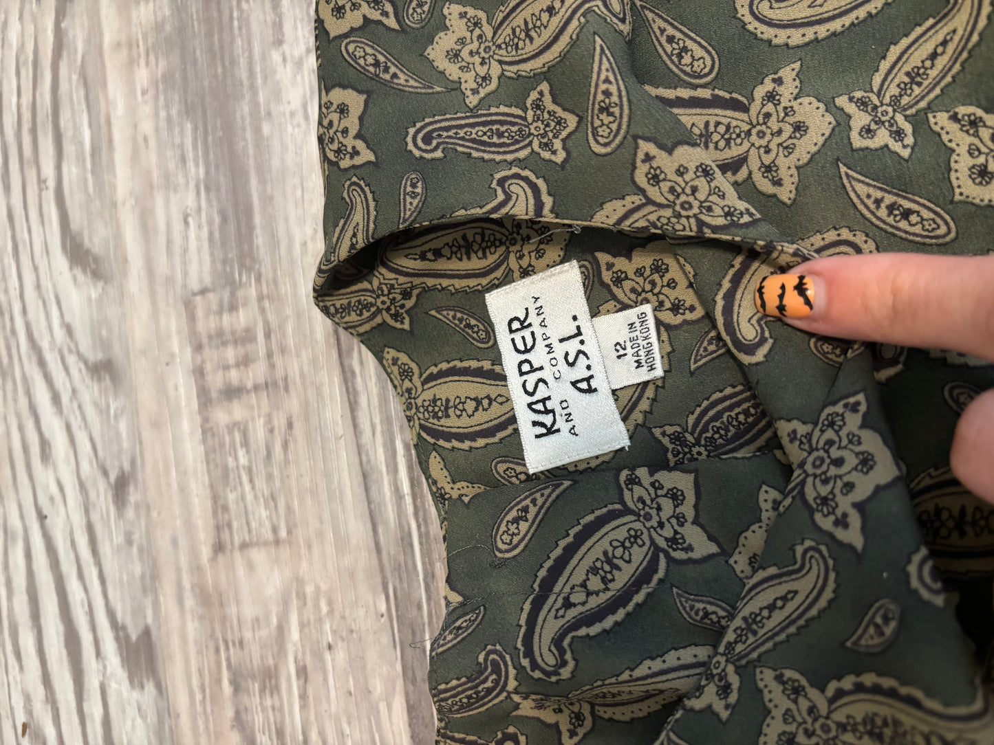 *VINTAGE* GREEN PAISLEY BLOUSE TOP