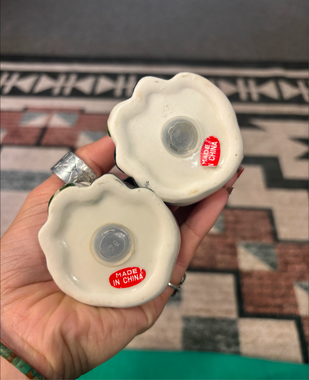 1970S COW SALT & PEPPER SHAKER SET *VINTAGE*