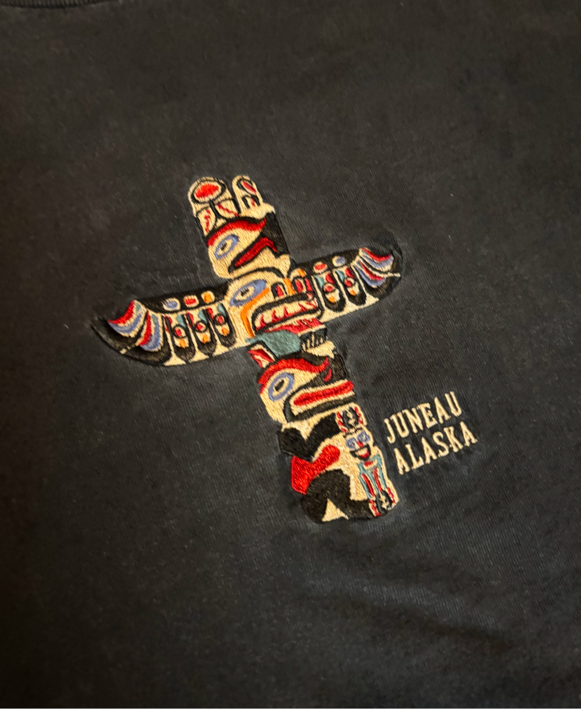 JUNEAU ALASKA TOTEM EMBROIDERED TEE *VINTAGE*