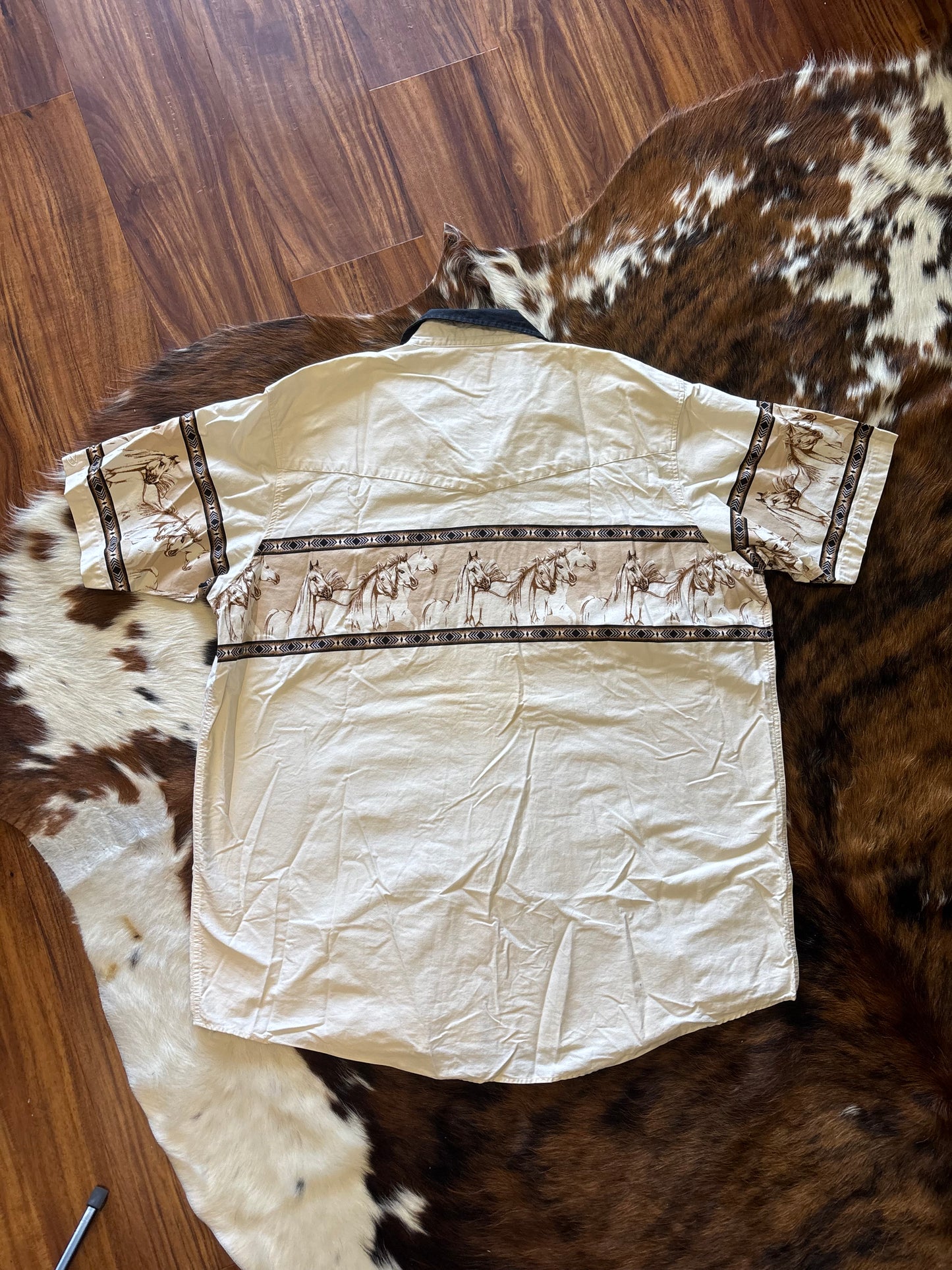*VINTAGE* HORSE AOP PEARL SNAP