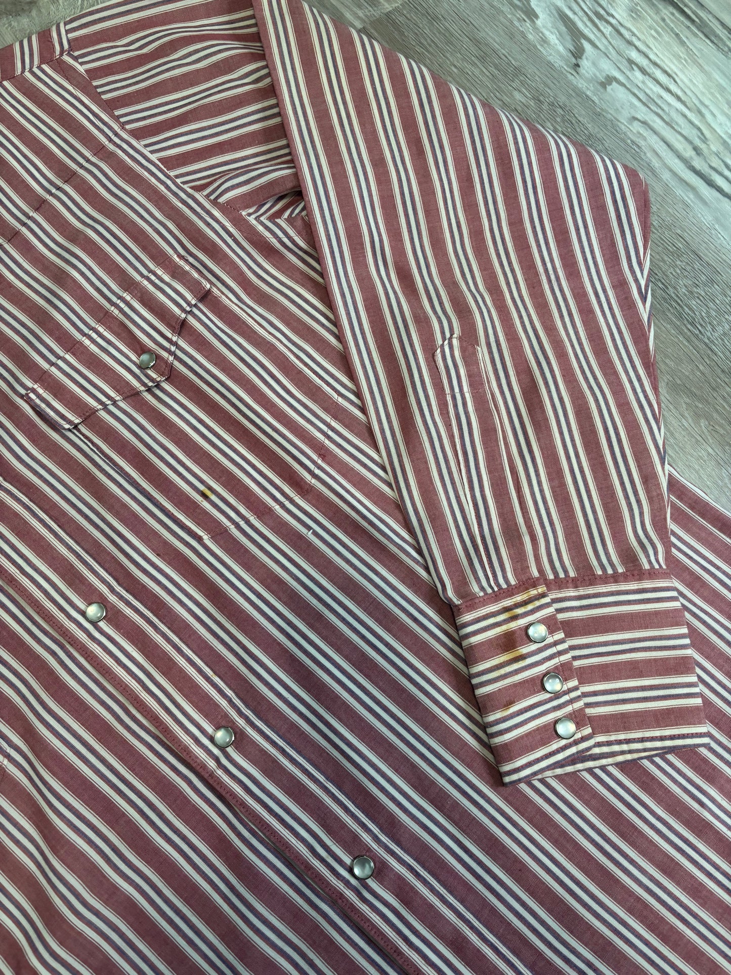 RED/ WHITE STRIPED WRANGLER PEARL SNAP *VINTAGE*