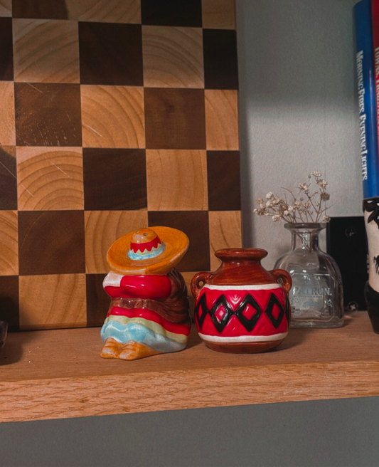 MEXICAN VASE SALT & PEPPER SHAKER SET *VINTAGE*