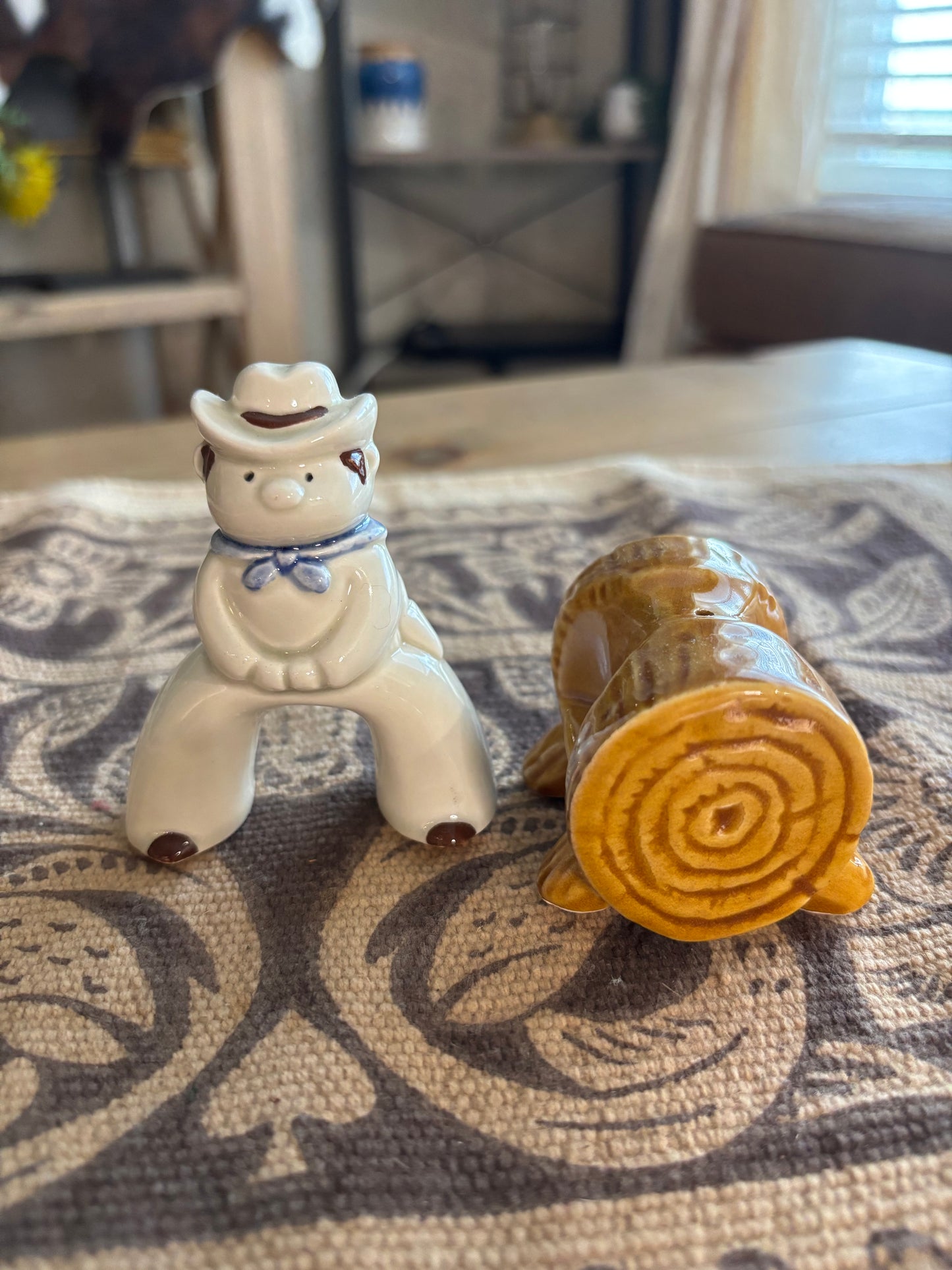 *VINTAGE* LOG SITTIN’ COWBOY SALT & PEPPER SHAKER SET
