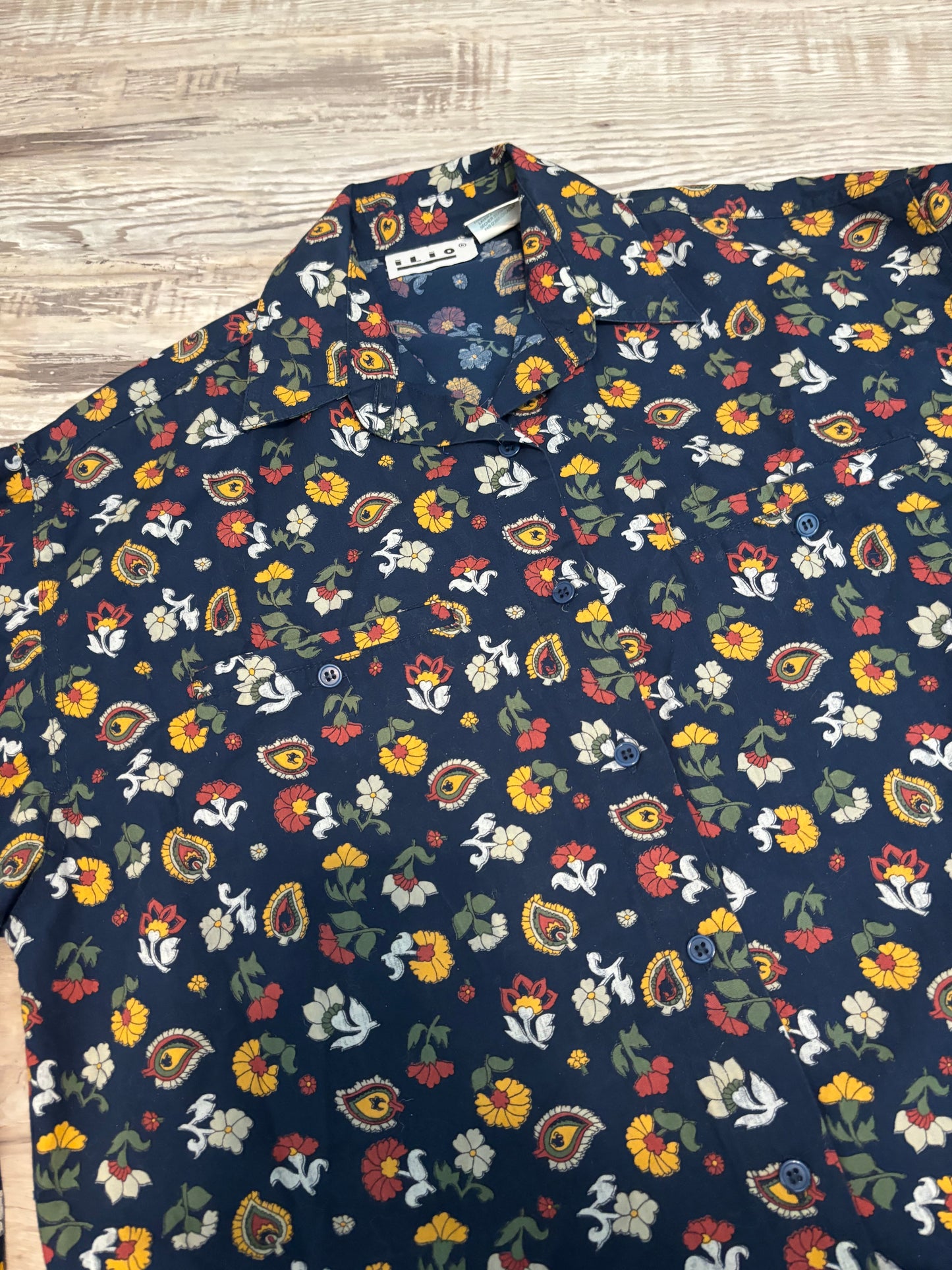 *VINTAGE* FLORAL BUTTON UP