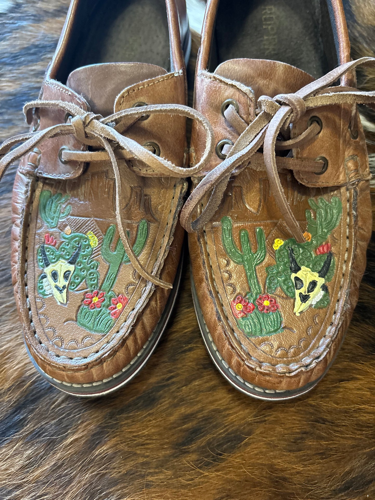SIZE 9 ROPER DESERT SCENE LEATHER MOCCASIN SHOES