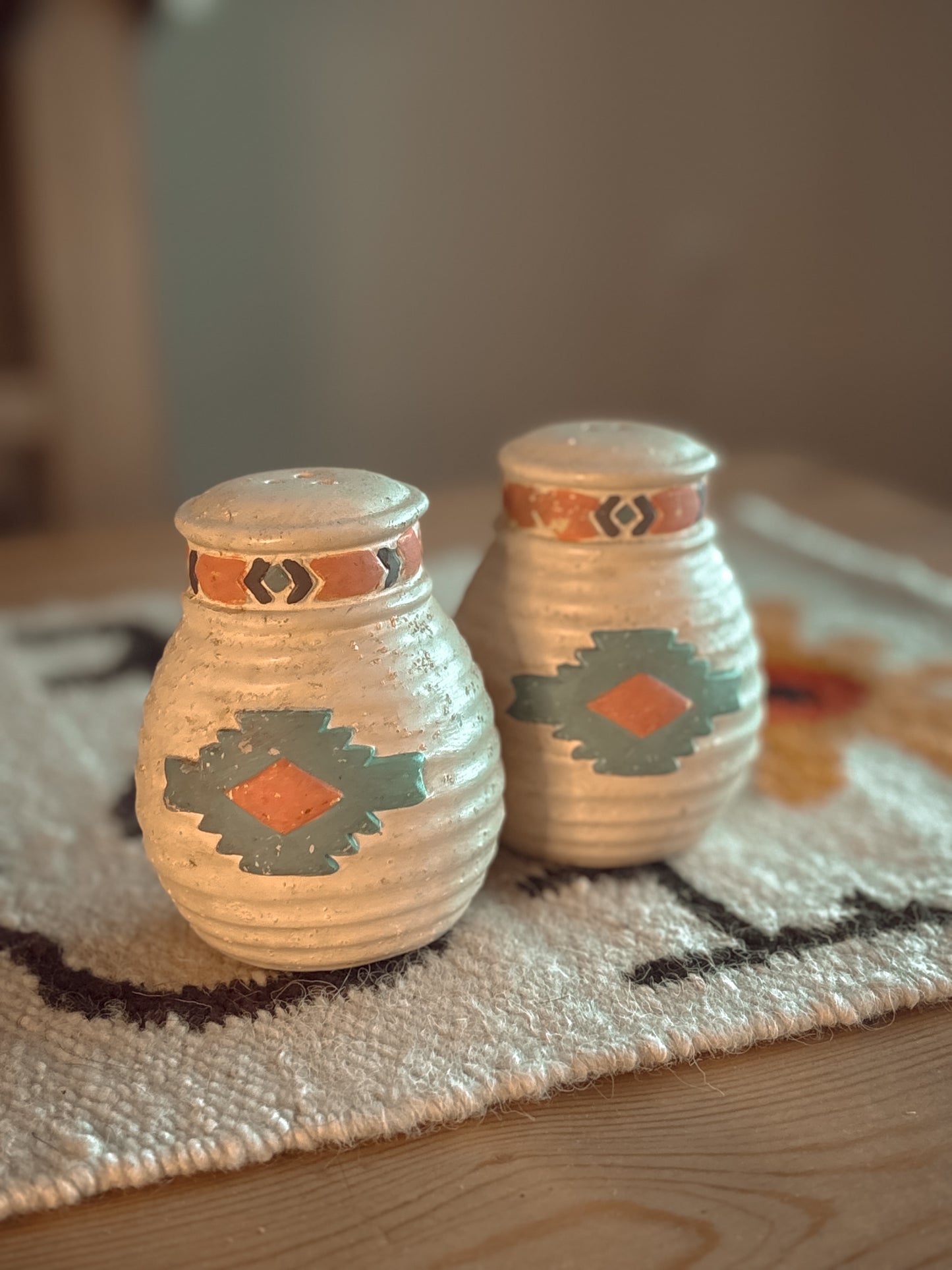 *VINTAGE* AZTEC SANTA FE SALT & PEPPER SHAKERS SET