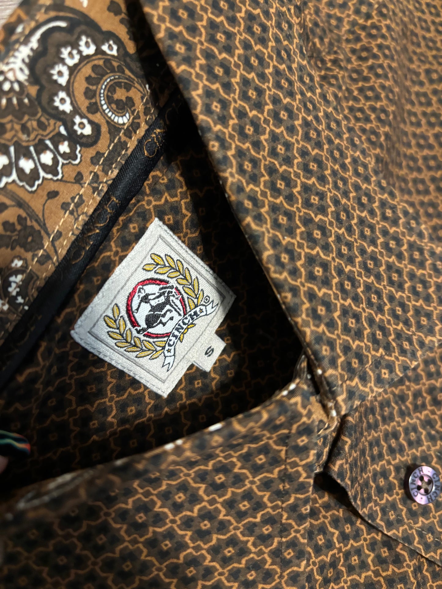 BROWN/GOLD CINCH BUTTON UP SHIRT