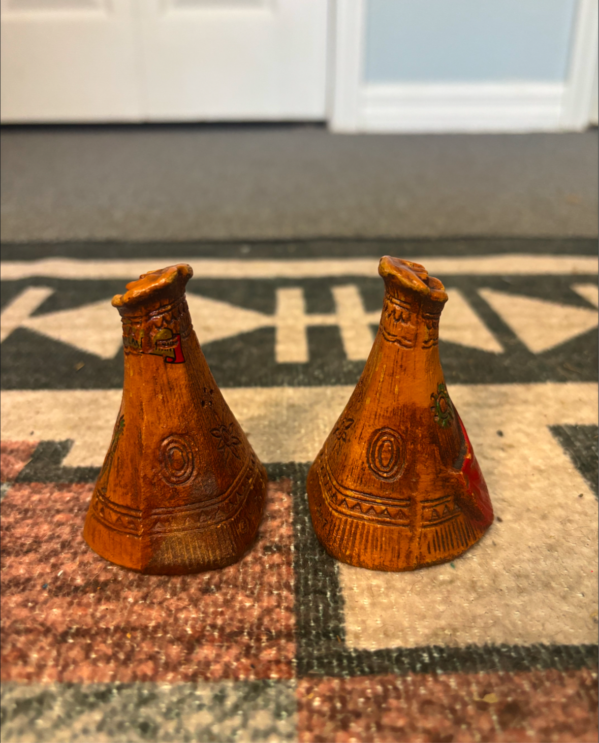 1947 TEEPEE SALT & PEPPER SHAKER SET *VINTAGE*