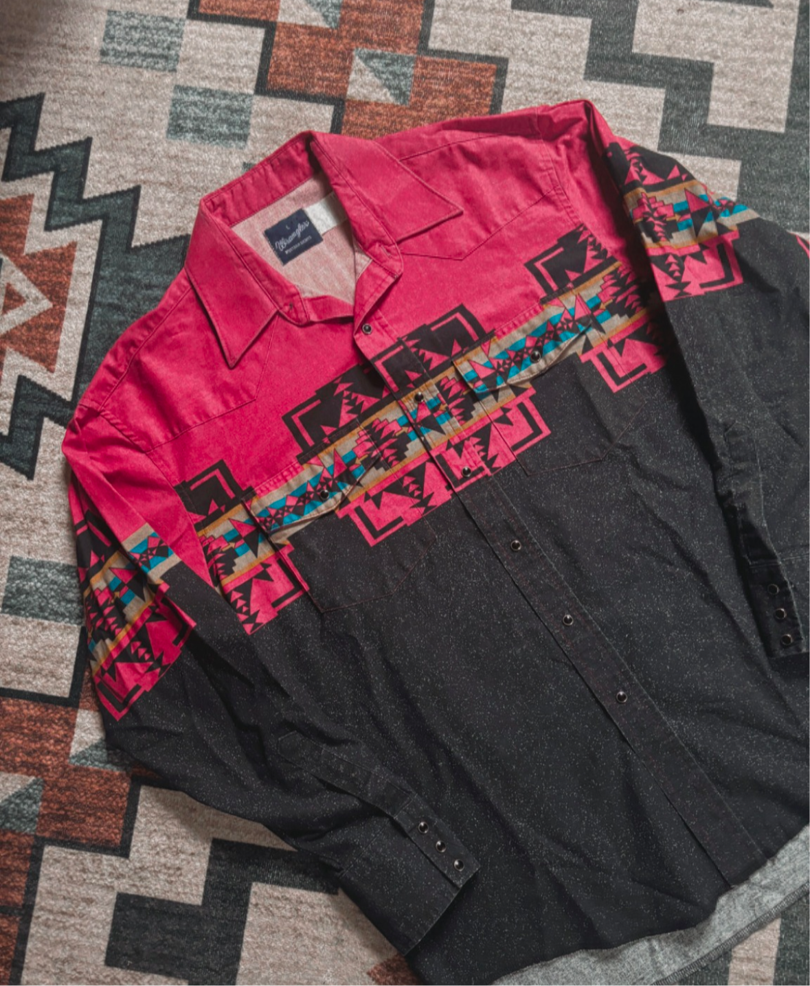 RED/BLACK AZTEC WRANGLER PEARL SNAP *VINTAGE*