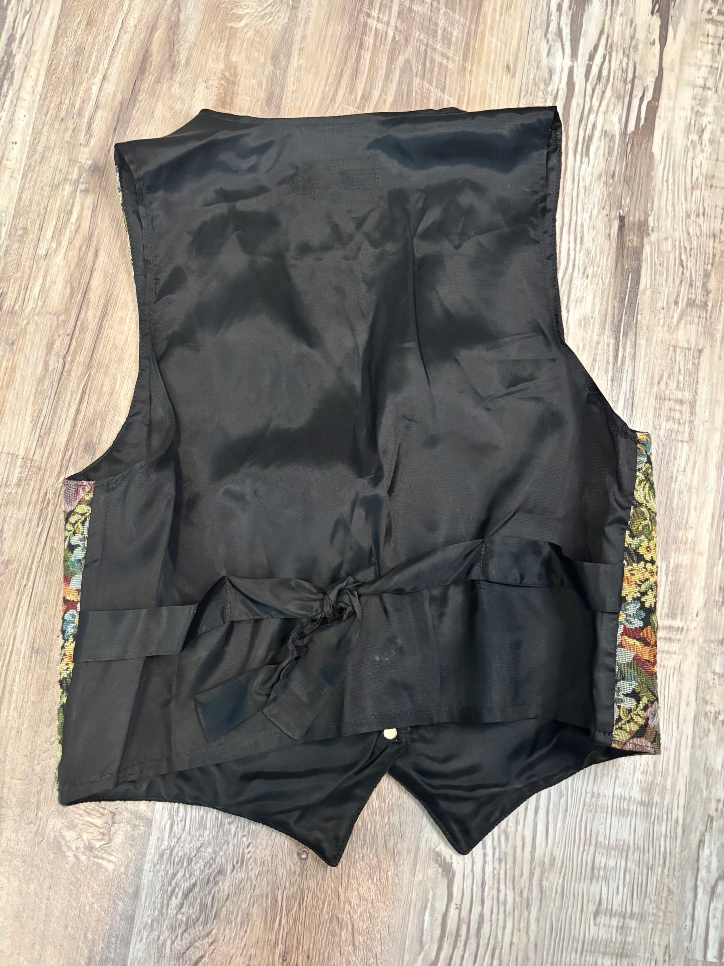 FLORAL TAPESTRY VEST *VINTAGE*