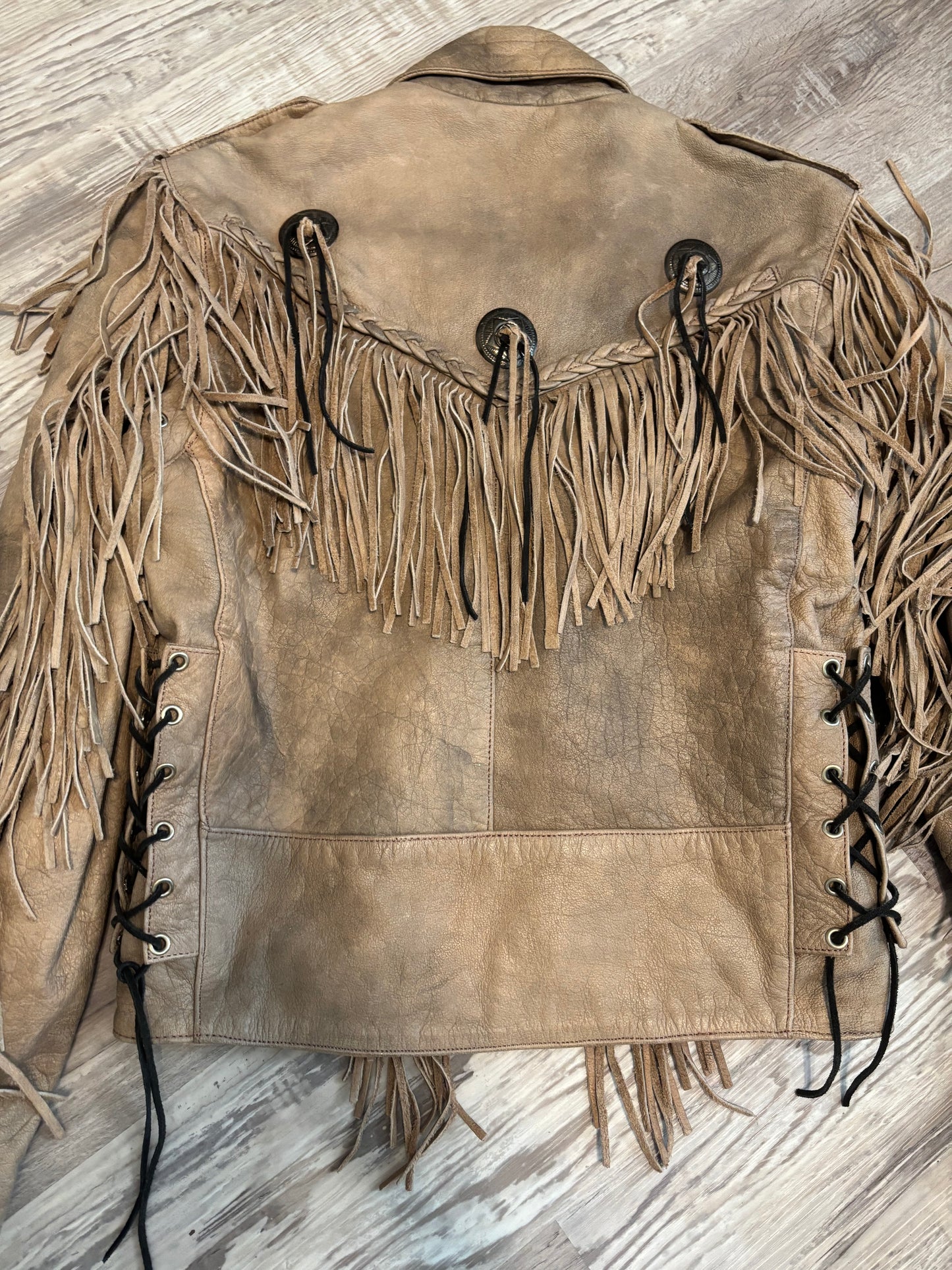*VINTAGE* GORGEOUS TAN LEATHER FRINGE CONCHO BIKER JACKET