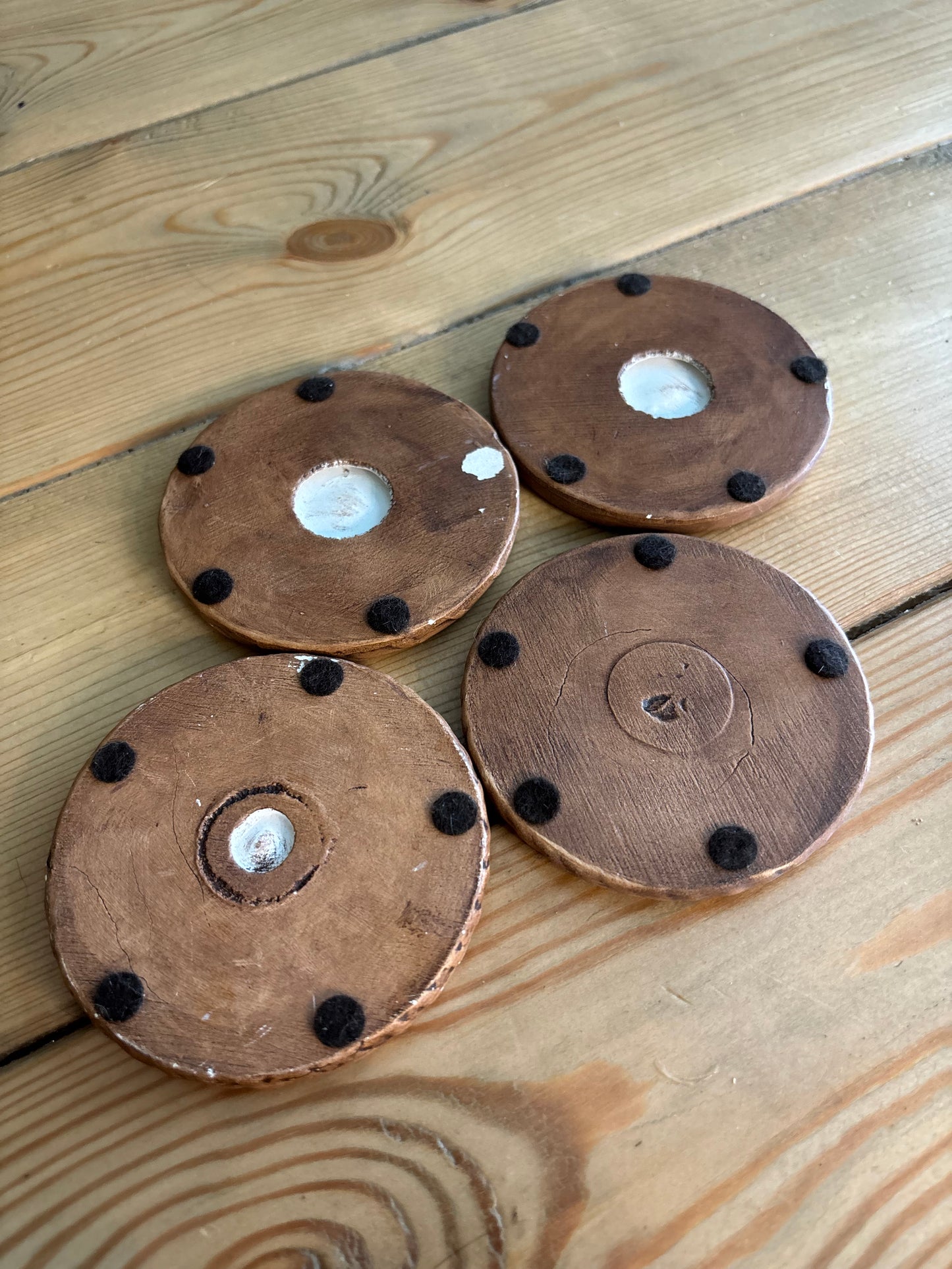 CERAMIC “LEATHER TOOLED” FLORAL COASTERS SET *VINTAGE*