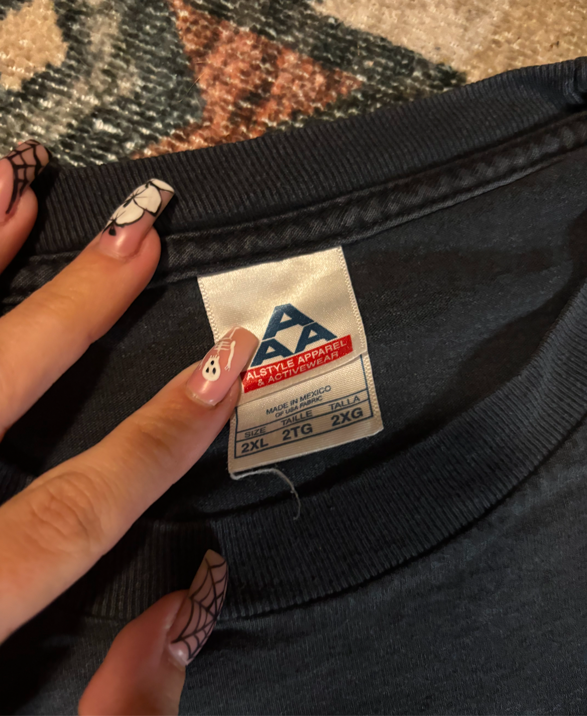 JUNEAU ALASKA TOTEM EMBROIDERED TEE *VINTAGE*