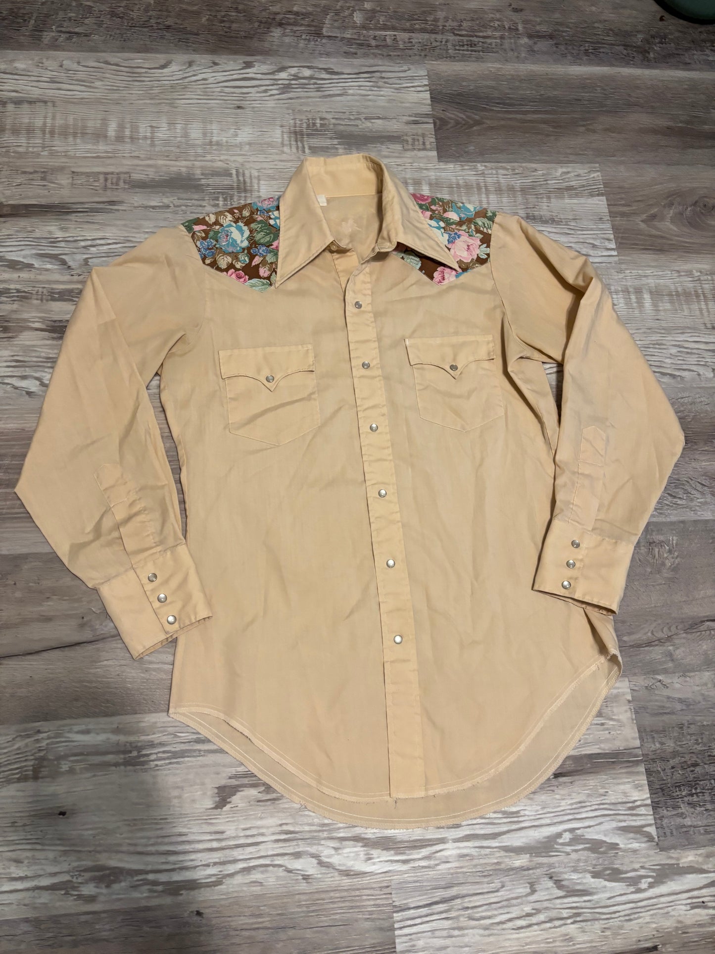 *VINTAGE* PEACH/FLORAL CLASSIC WESTERN PEARL SNAP