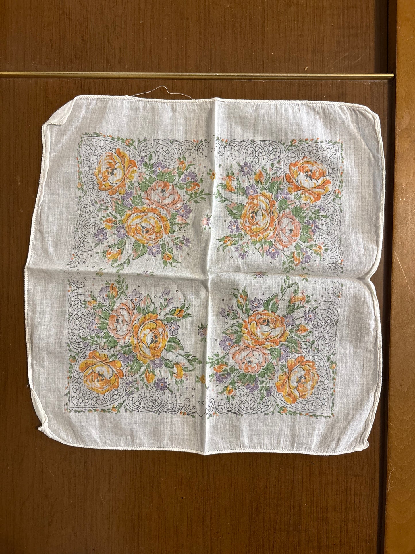 *VINTAGE* GRANNY’S FLORAL HANKIES