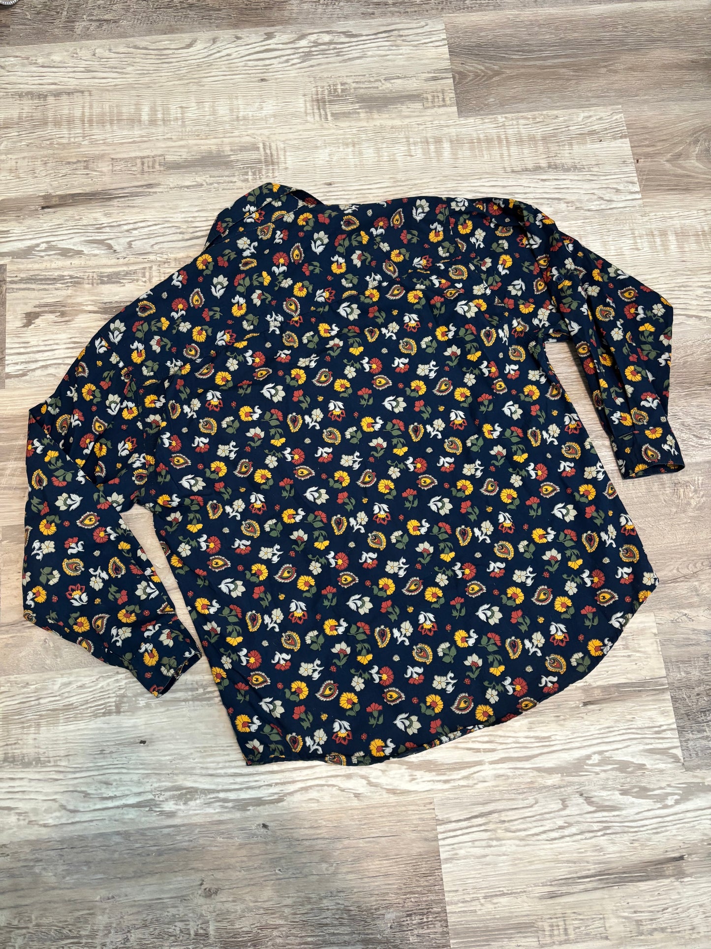 *VINTAGE* FLORAL BUTTON UP