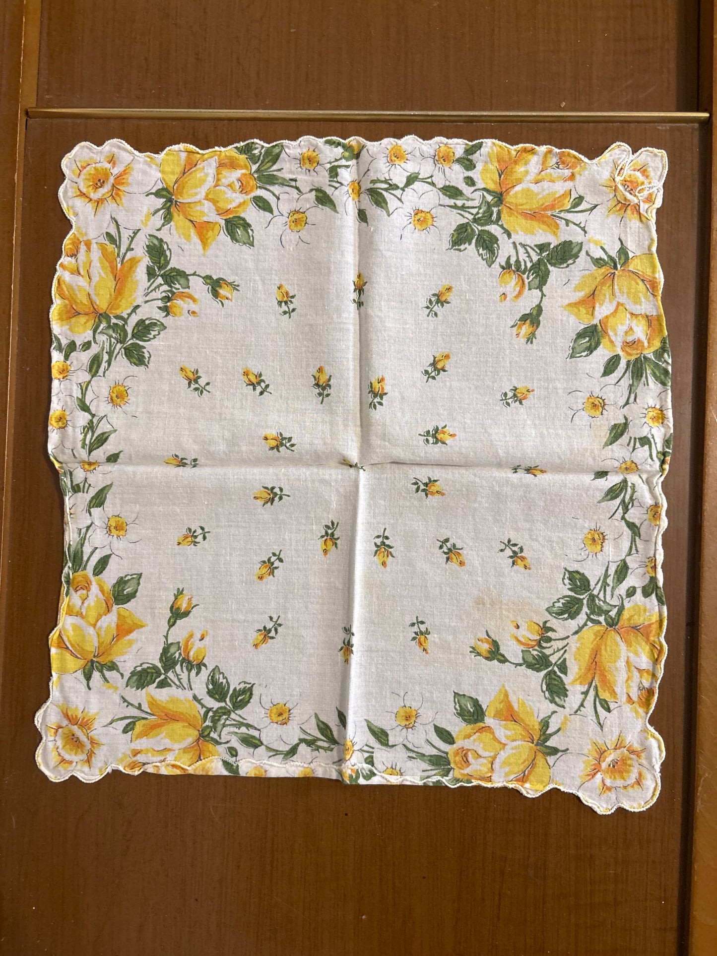 *VINTAGE* GRANNY’S FLORAL HANKIES