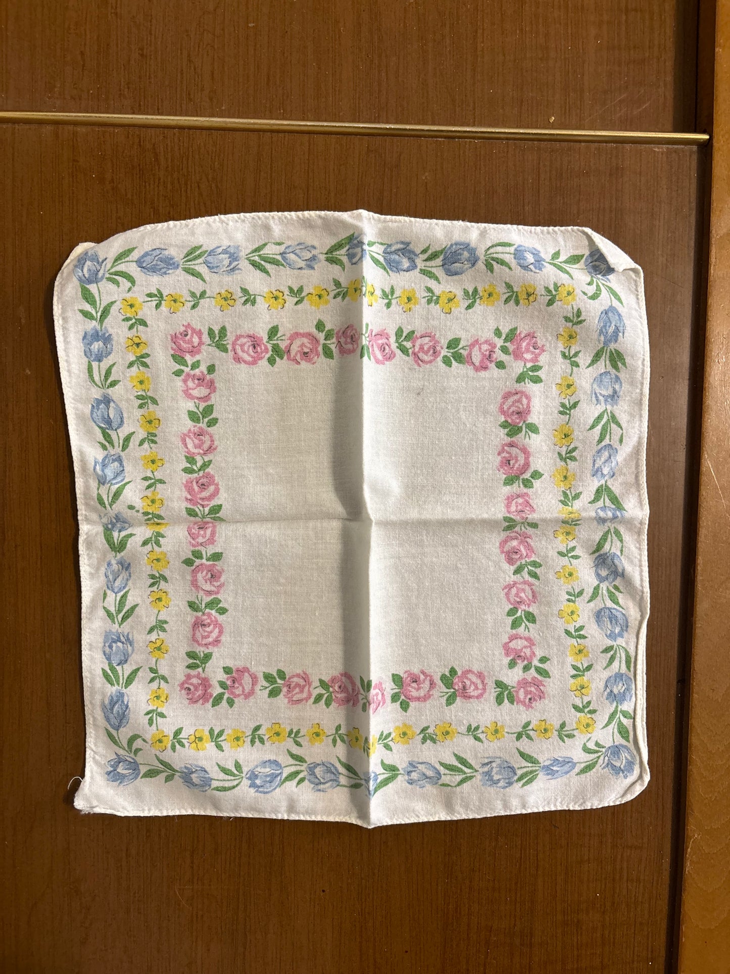 *VINTAGE* GRANNY’S FLORAL HANKIES