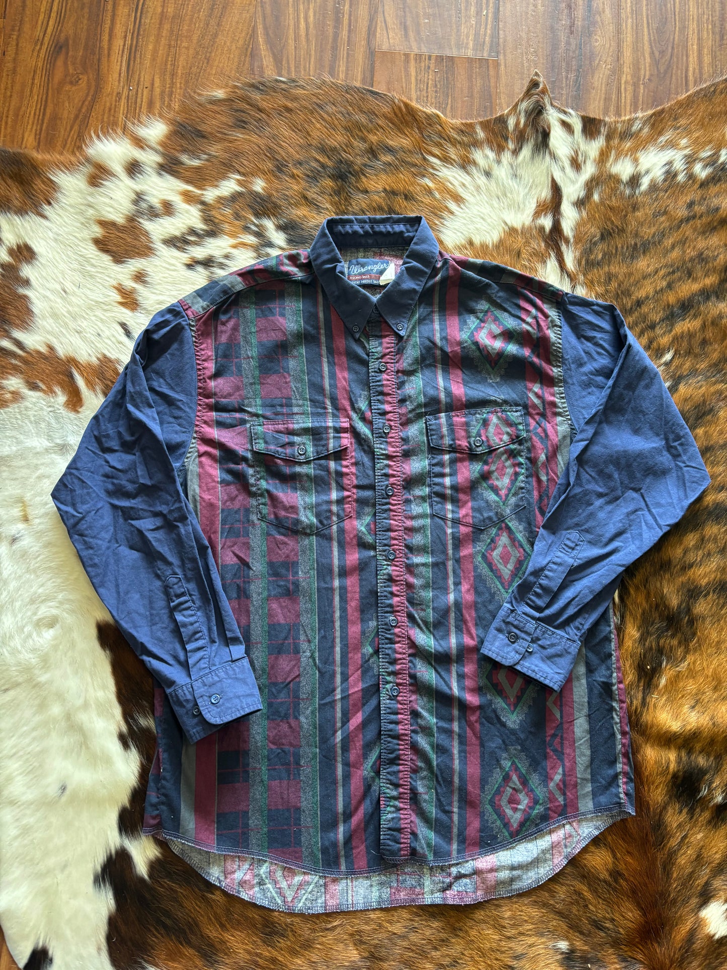 *VINTAGE* WRANGLER AZTEC WESTERN LONG SLEEVE BUTTON UP