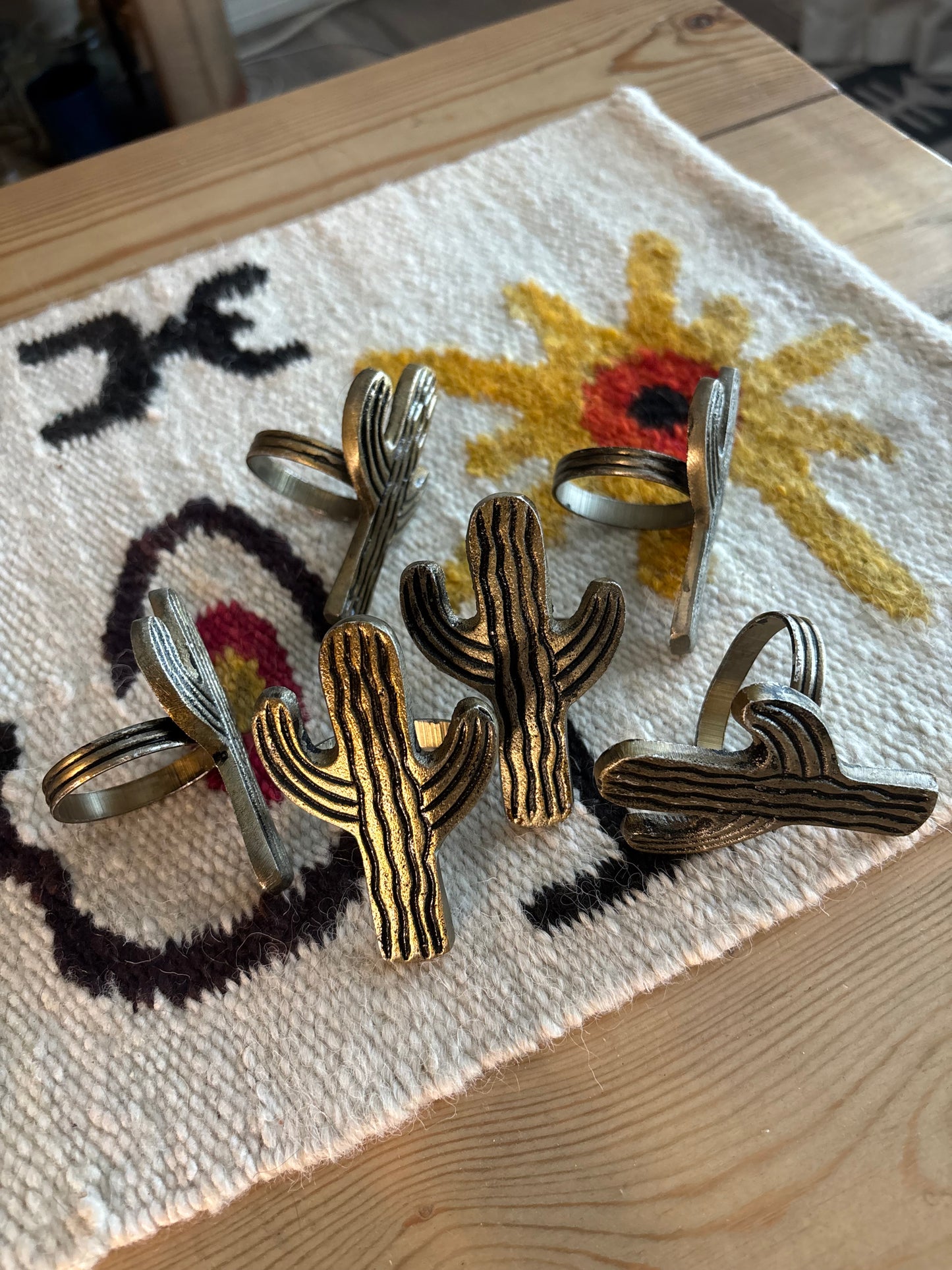 BRONZE COLOR CACTUS NAPKIN RINGS