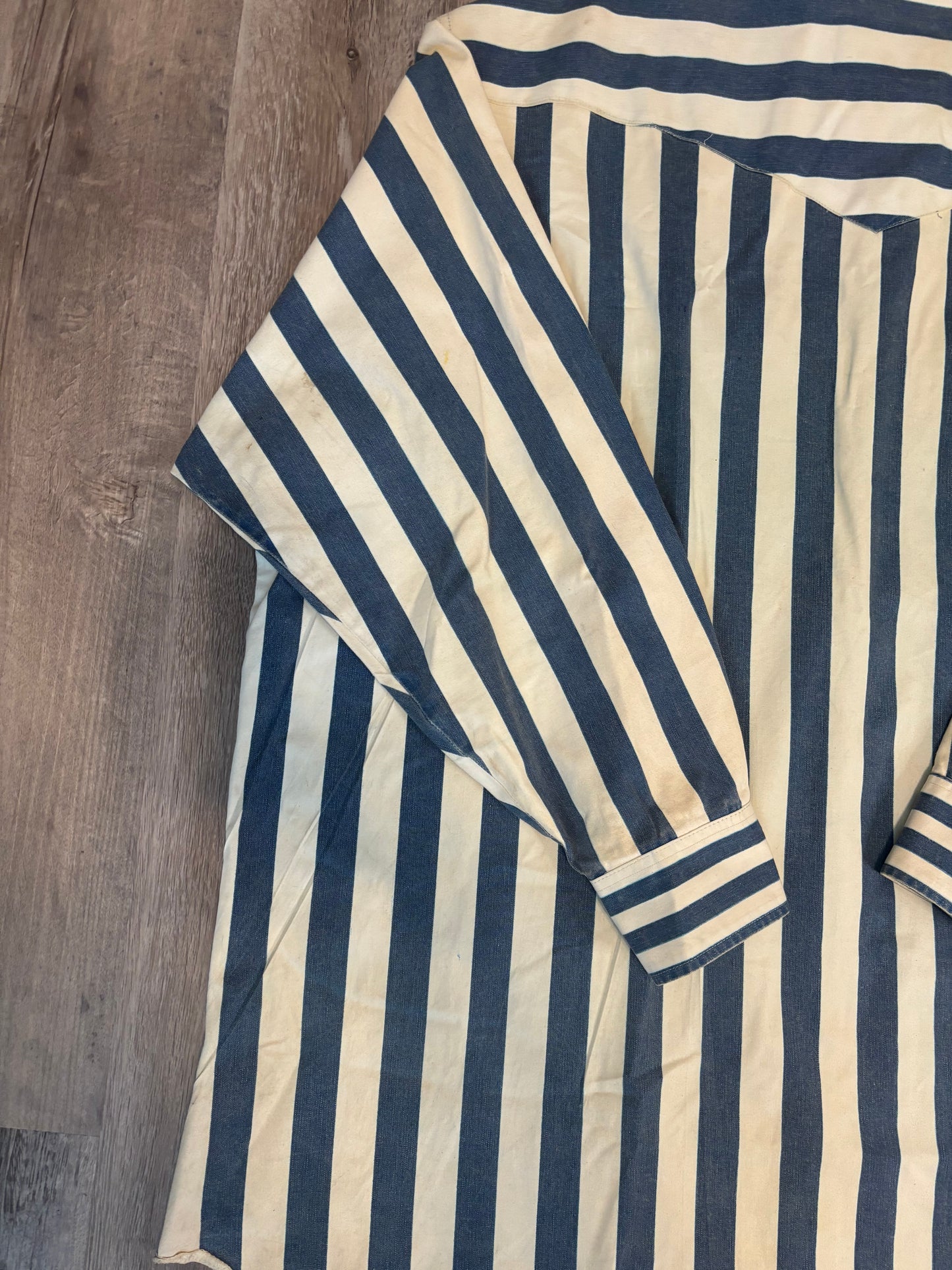 BLUE STRIPED BUTTON UP WRANGLER (VERY THICK) *VINTAGE*