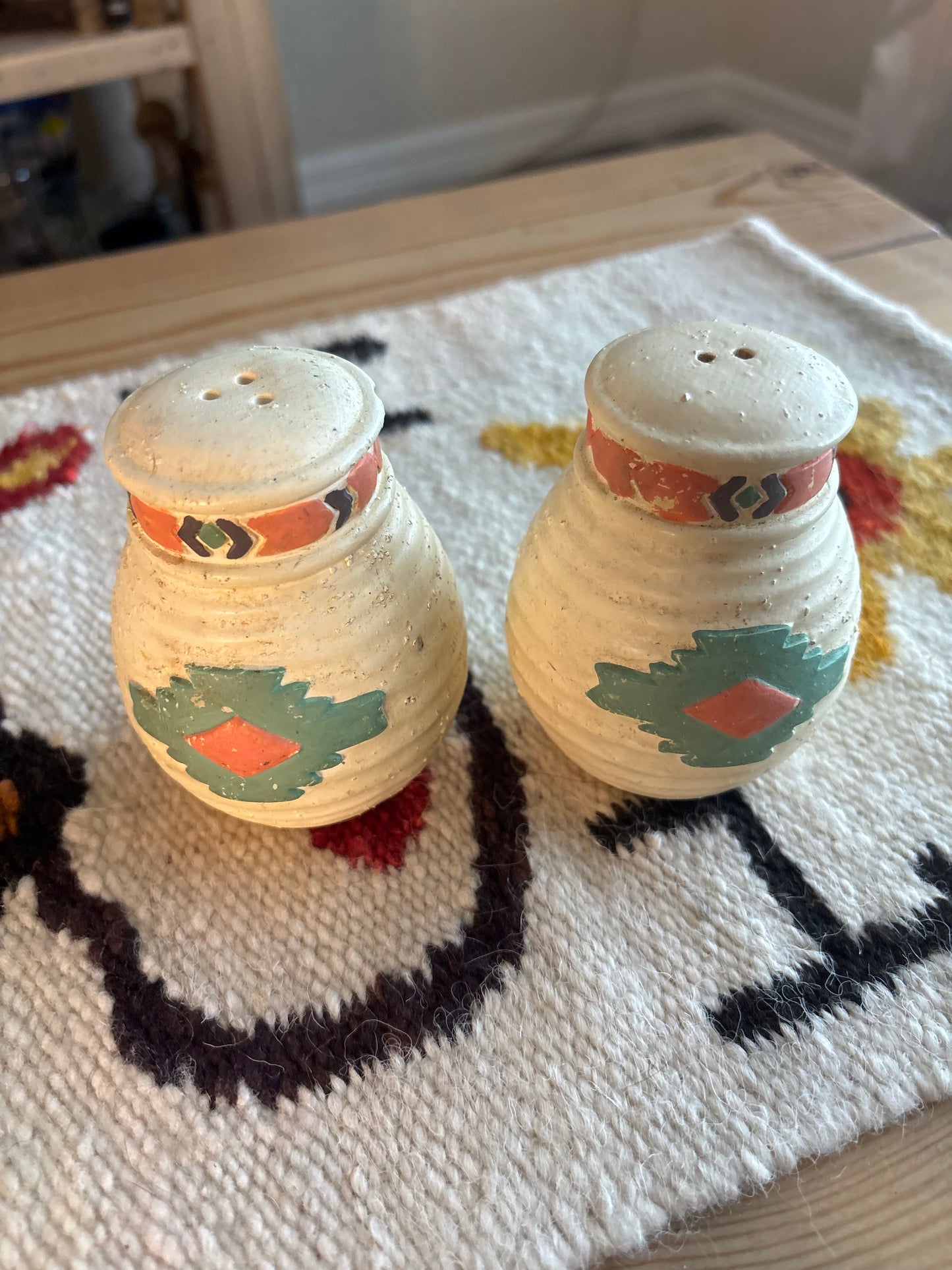 *VINTAGE* AZTEC SANTA FE SALT & PEPPER SHAKERS SET