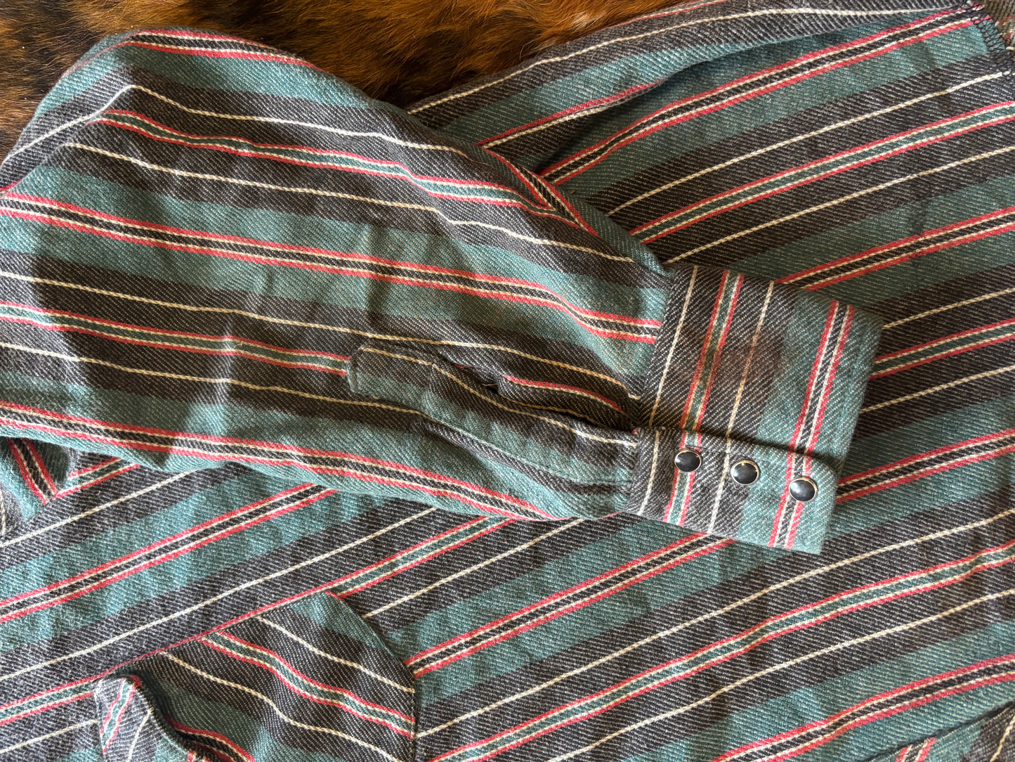 *VINTAGE* WRANGLER THICK WORK WEAR FLANNEL PEARL SNAP SHIRT