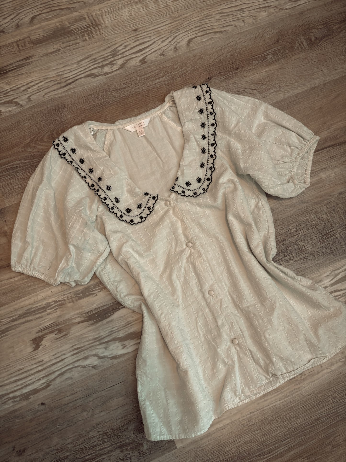 WHITE COLLARED BUBBLE SLEEVED BLOUSE
