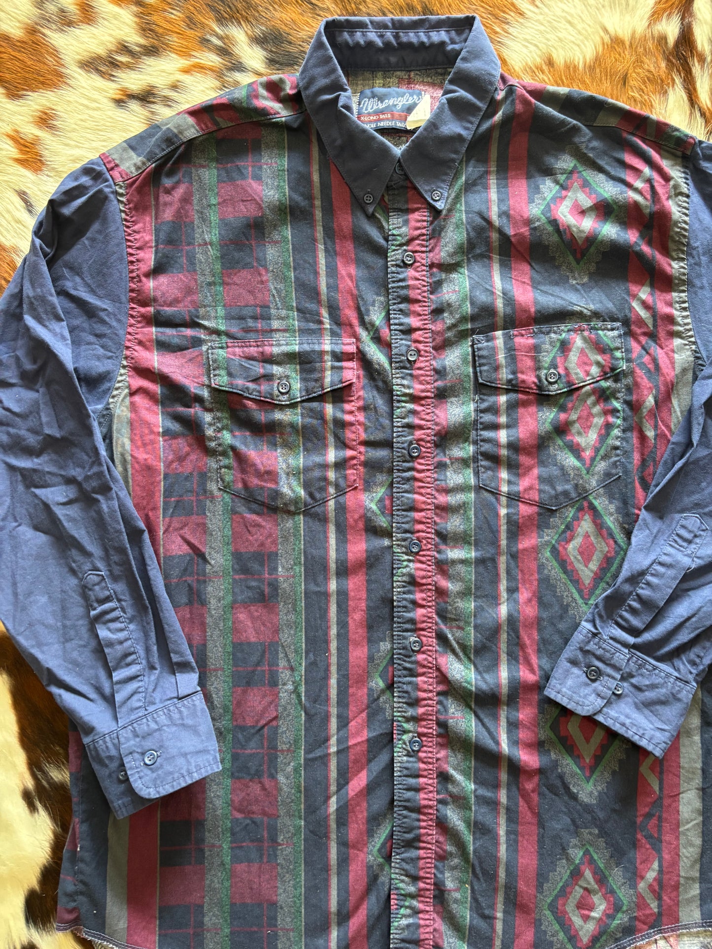 *VINTAGE* WRANGLER AZTEC WESTERN LONG SLEEVE BUTTON UP
