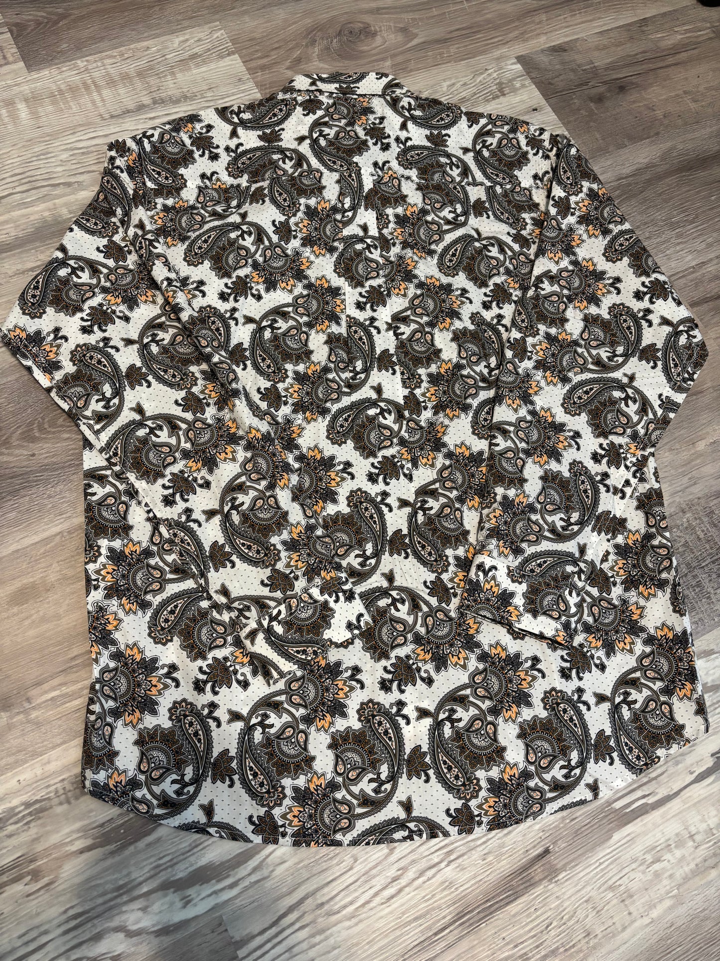 WHITE/ORANGE PAISLEY CINCH BUTTON UP SHIRT