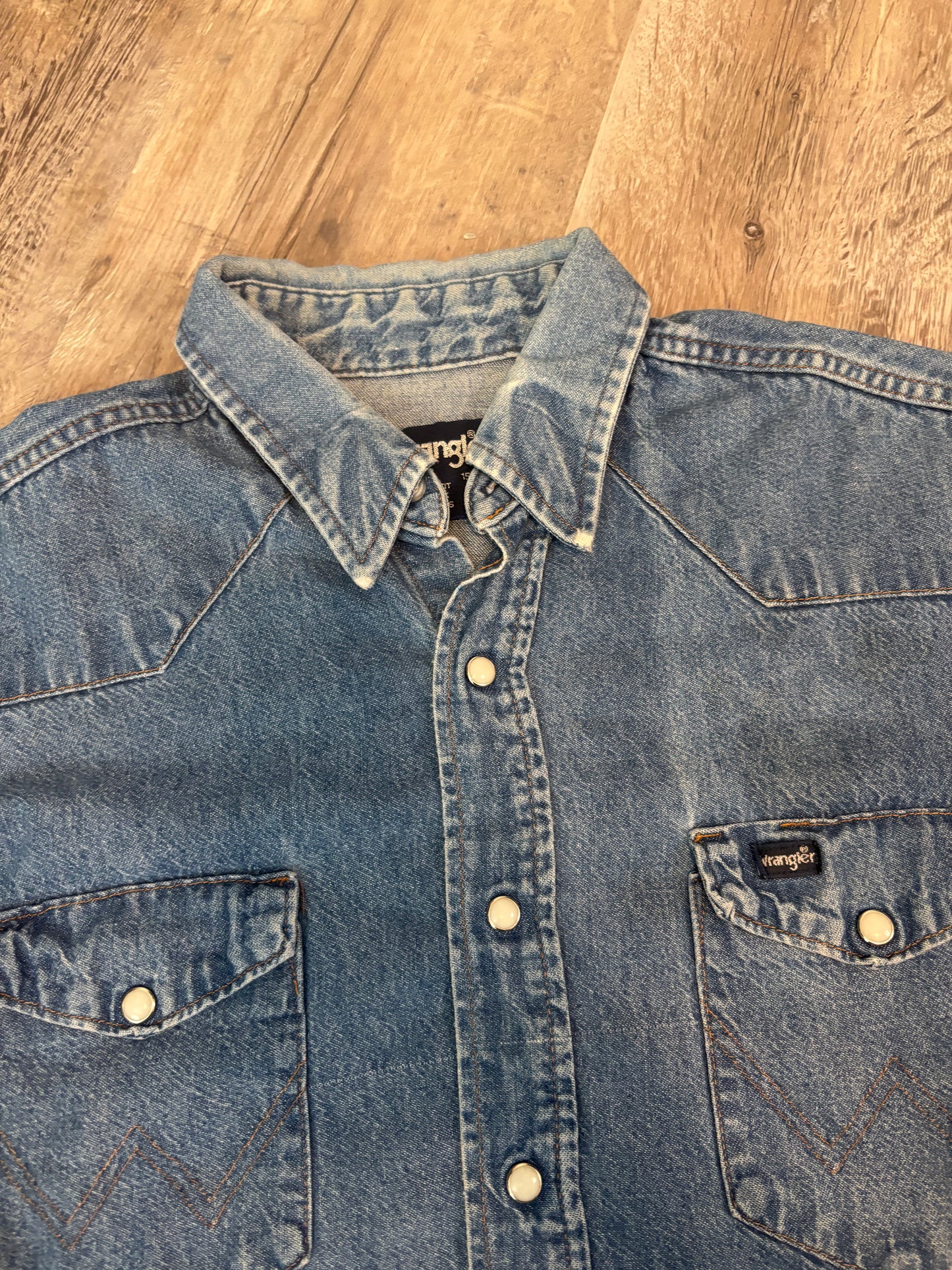 DISTRESSED WRANGLER PEARL SNAP