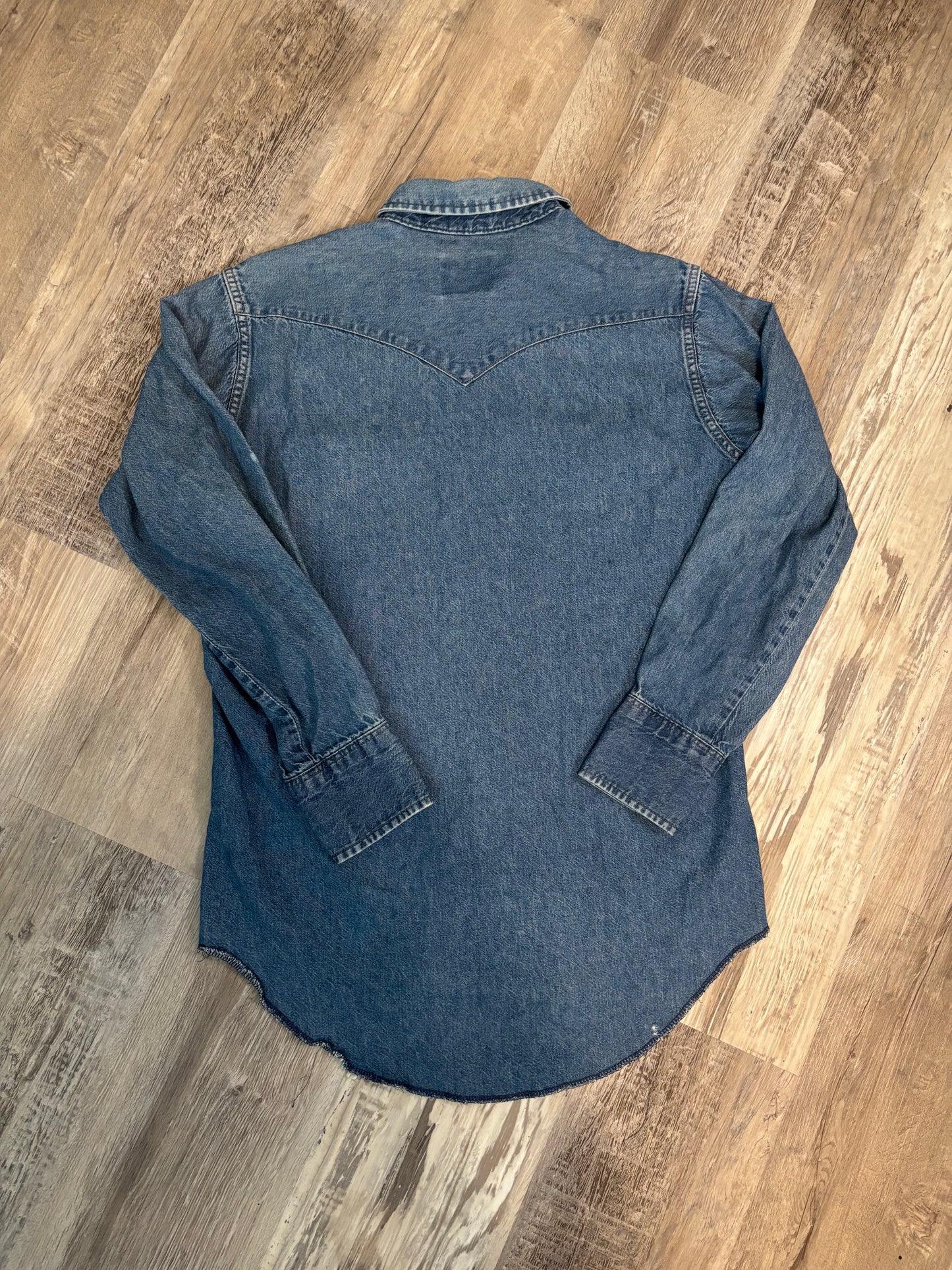 DISTRESSED WRANGLER PEARL SNAP